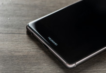 Huawei : son smartphone Mate 10 Pro au volant d’une Porsche