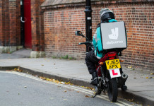 Deliveroo : des coursiers indépendants ou des salariés ?