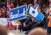 Facebook pourrait écouter à votre insu vos réactions aux pubs télé… via le micro de votre smartphone