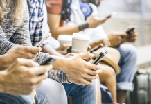 Seuls les jeunes américains pauvres restent connectés sur Facebook