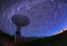 Des sursauts radio rapides décelés par une IA dans l’espace
