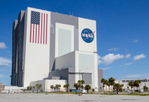 La NASA collabore avec Blue Origin, SpaceX et autres entreprises aérospatiales pour développer les technologies permettant de voyager vers la Lune et vers Mars