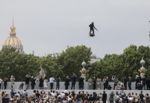 L’armée française fait sensation avec le Flyboard lors du défilé du 14 juillet