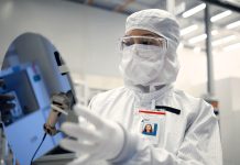 Intel revoit sa chaîne de commandement et taille dans ses effectifs pour rester dans la course